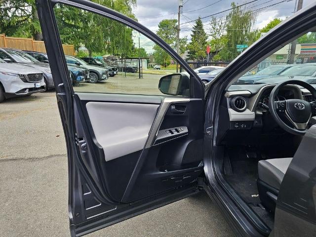 2015 Toyota RAV4 AWD 4dr LE (Natl)