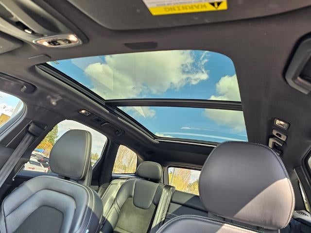 2018 Volvo XC60 T8 eAWD Plug-In Hybrid R-Design