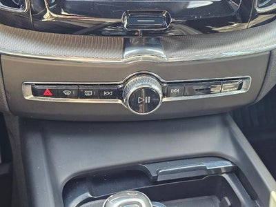 2018 Volvo XC60 T8 eAWD Plug-In Hybrid R-Design