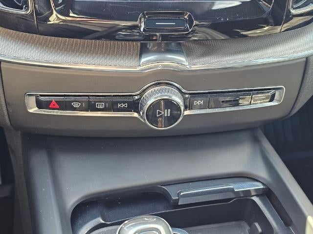 2018 Volvo XC60 T8 eAWD Plug-In Hybrid R-Design