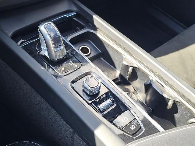 2018 Volvo XC60 T8 eAWD Plug-In Hybrid R-Design