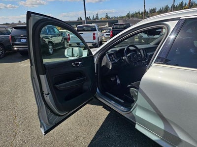 2018 Volvo XC60 T8 eAWD Plug-In Hybrid R-Design