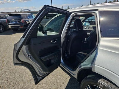 2018 Volvo XC60 T8 eAWD Plug-In Hybrid R-Design