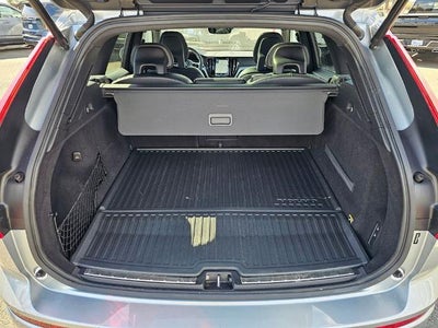 2018 Volvo XC60 T8 eAWD Plug-In Hybrid R-Design