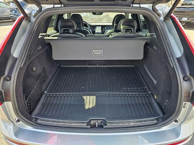 2018 Volvo XC60 T8 eAWD Plug-In Hybrid R-Design