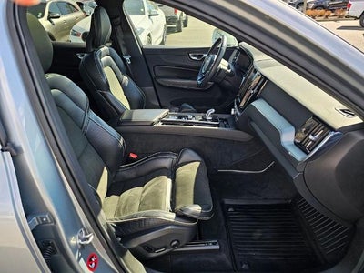 2018 Volvo XC60 T8 eAWD Plug-In Hybrid R-Design